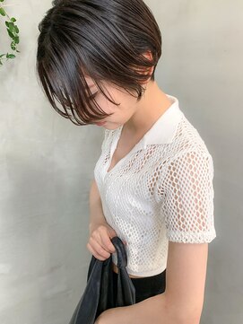 テトヘアー(teto hair) ハンサムショートボブ、センターパート、耳かけショート