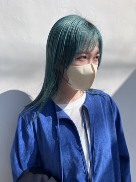 シイ(SIE) ターコイズブルー×ぱつっとカット