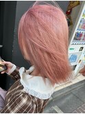 ペールピンク薄ピンクカラー.ハイトーンピンク.切りっぱなしボブ