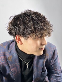 《HIRO GINZA》のメンズパーマで再現性の高いスタイルに！自宅でのセットも楽になる最旬スタイルをご提供！