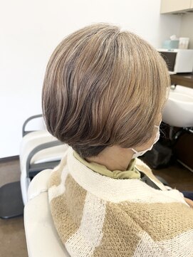 コアフィールフィス(COIFFURE fils) 《見附　今町》ハイトーンカラー　前下がりショート