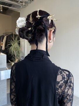 卒業式/成人式/タイトヘア/ウェーブヘア/個性的アレンジ