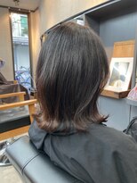 オト(oto)&nbsp;ラフに動く大人のウルフスタイル　透明感/艶カラー