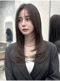 ロング　顔周り　レイヤーカット　センターパート　透明感　20代