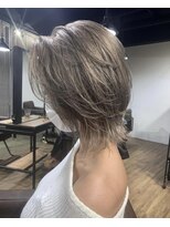 ホワイトベージュ　くすみベージュ　ケアブリーチ　ボブ