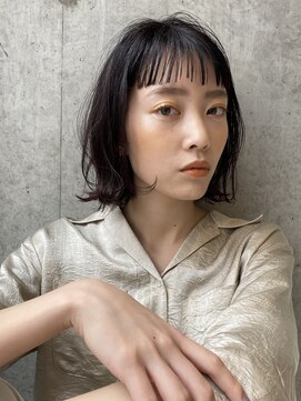 ラダ(Lada) 【LadA 城本英恵】 大人なオン眉ボブ