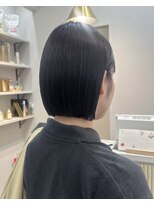 ポジ(poji)&nbsp;切りっぱなしボブ　質感ストレート　カット　顔まわり　艶髪