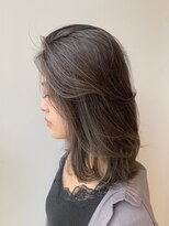 カミエ(kamie) グレージュセミロング × 透明感のある大人っぽい仕上がり