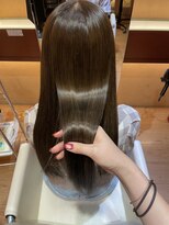 クララ サカエ(CLALA Sakae LA.DONNA group)&nbsp;秋におすすめ！艶感たっぷりオリーブブラウン