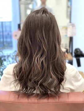 クアトログランシュ ひたちなか店(QUATRO×GranCieux) ゆるふわセミロング