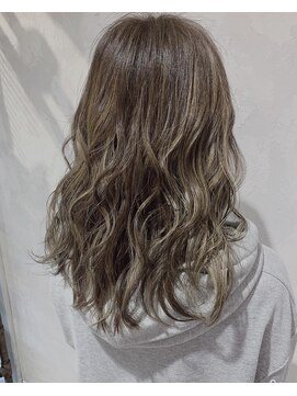 カカフロントオブザミラー(KaKa front of the mirror) ハイライトオリーブベージュ