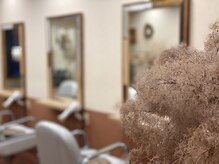 ヘアープレイス スパロウ(Hair place Sparrow)の雰囲気（落ち着いた雰囲気の店内♪）