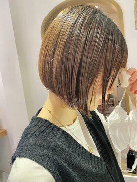 ロンドポレール 北千住(Lond polaire) 航治郎美シルエットの大人可愛い切りっぱなしボブペールベージュ