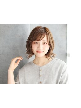 雑誌掲載多数☆白髪ぼかしやハイライトもおすすめ◎グレイカラーで大人女性の上品な艶感を演出