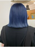 ダークブルー×切りっぱなしぱつっとボブ/ブリーチカラー
