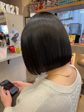 コージー(Kozy) まとまりボブ/インナーカラー/隠れインナー/イヤリングカラー