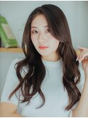 顔まわりレイヤー巻き髪スタイル