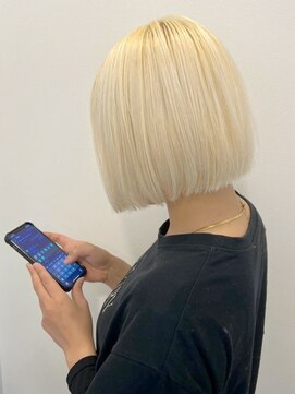 ラック 由比ヶ浜(LUCK) ケアブリーチ/ホワイトシルバー