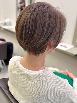 ヘアーアンドメイクアップ バウ(Hair&Make up BAU)の写真/艶髪をキープしながら、白髪を活かしたおしゃれ&上品が叶う♪ダメージレスな施術で頭皮ケアもばっちり◎