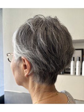 アンジー(Angee) グレイショートヘア