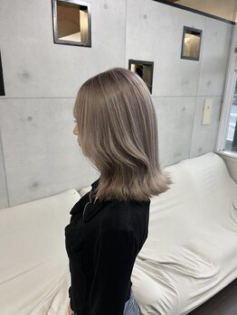 ニル(NiL)の写真/厳選したカラー剤を調合し理想を叶える♪ハイトーンカラーで洗練された透明感あふれる髪色へ★