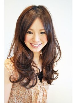 ヴィコロ(vicolo) 小顔に見える前髪６：４スタイル