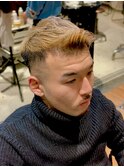 外国人風テクノバーバーフェードワイルドアップバング