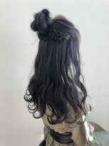 オル(ORU)&nbsp;カーキグレージュ　ウェーブスタイル