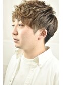 前下がりフェザーマッシュノーブリーチカラースパイラルパーマ