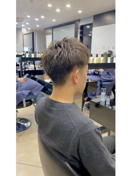 ハルキ ミナト ジャパン オオサカ(HARUKI MINATO japan OSAKA) メンズアップバング束感ショートツーブロック直毛