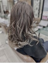 メロン 恵比寿(MERON)&nbsp;レイヤーカット×シルバーカラー