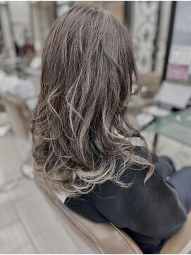 メロン 恵比寿(MERON) レイヤーカット×シルバーカラー
