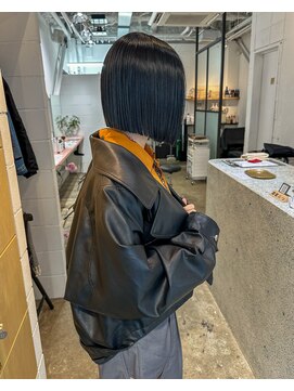 オムズドット(om's dot) 前下がりボブ×ネイビー（お客様スタイル）