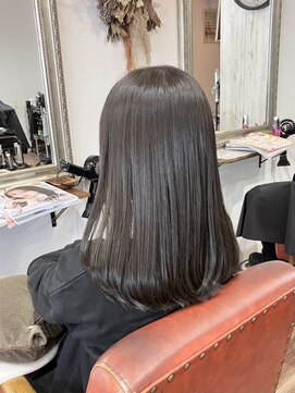 ヘアメイク アンフィ(amphi) 【美髪】透け感暗髪グレージュ