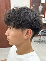 ザ ワンアンドオンリー シズオカ(The one and only. Shizuoka)&nbsp;x/Men’s/フェザーパーマ/サーフカール/ニュアンスデザイン