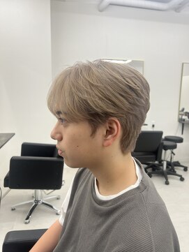 ステージ(STAGE) ダウンパーマ　センターパート　ハイトーン　ニュアンスパーマ