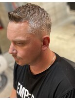 フランクスバーバーザスタンド(Frank’s barber the stand) ミドルスキンフェードアップバングショート