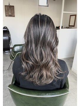 ドライブ(drive) バレイヤージュ　レイヤーカット ベージュカラー 外国人風カラー