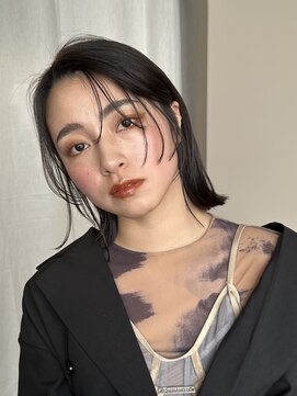 ニモ(NIMO.) 顔まわりレイヤー外ハネ切りっぱなし