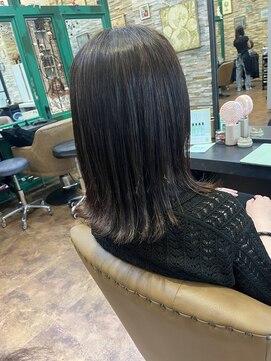 ヘアーラウンジ アンフィ 井土ヶ谷(Hair Lounge Anphi) 外はねミディアム