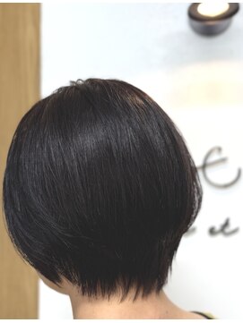 クペシック(Coupe et Chic) 丸みショートボブ