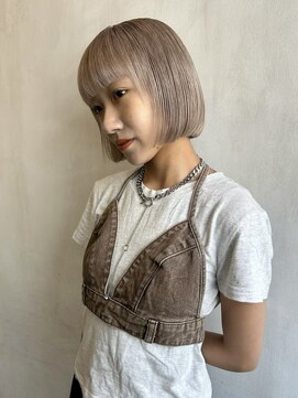 ホワイトミルクティー 切りっぱなしボブ ハイトーン