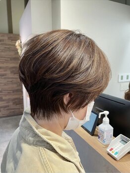 リコ ヘアアンドリラクゼーション 一宮店(LICO HAIR&RELAXATION)の写真/【一宮】大人女性の髪のお悩みに寄り添い、より魅力を引き出すグレイカラーはお任せ下さい!!