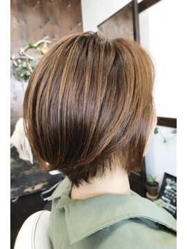 フィールヘアー(Feel Hair) スタイリッシュ ボブ