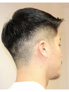 ワンワンオー バーバーショップ 博多店(@110 BARBER SHOP) ポンパドールフェード