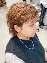 テトヘアー(teto hair) くるくる パーマ ウルフ 外国人風 オレンジベージュ 強めパーマ