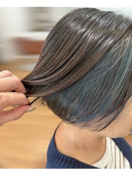 サロン ド ベルダンス(Salon de Belle danse) インナーカラーフェイスフレーミング アイスブルー ショートボブ