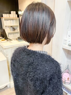 キャアリー(Caary) 福山人気caary丸みミニボブ顔まわり前髪縮毛矯正イルミナカラー