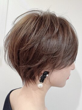 アイズ(I's) 丸みショート×くびれ×マッシュ×20代30代40代50代