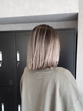 ジゼル 小倉(GiseL) シャドールーツ/ホワイトベージュ